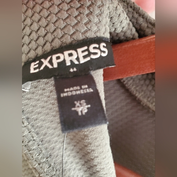 NWT EXPRESS Mock Neck Sleeveless Top size XS - Picture 4 of 5